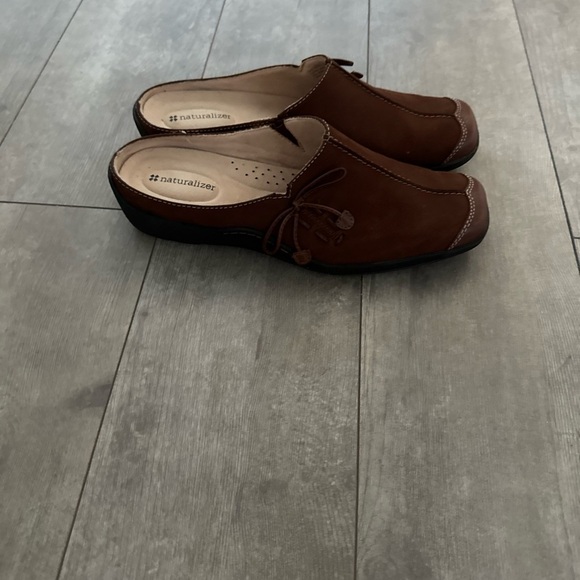 Naturalizer “Detail” Comfort Mules Suede Leather Slip On Mules 8.5 Wide Women’s - Picture 6 of 16